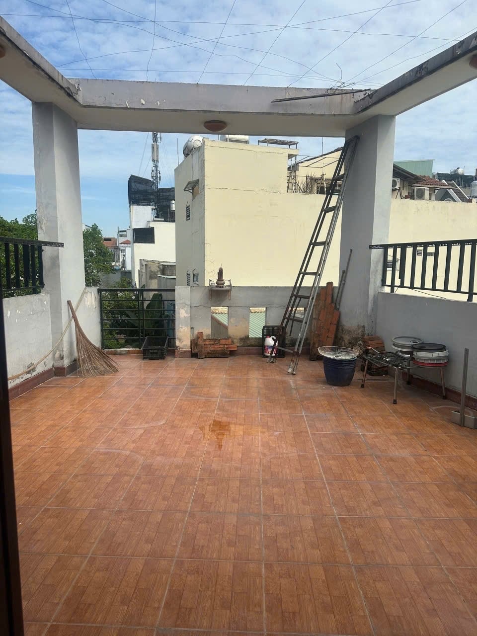 TIỀN ÍT - MÀ DIỆN TÍCH QUÁ KHỦNG   Bán nhà hẻm ds11 BHH  DT: 60m đúc 2 lầu : 3Pn - 1P thờ - sân thượng phía trước  Hẻm 6m Thông đủ lộ giới 