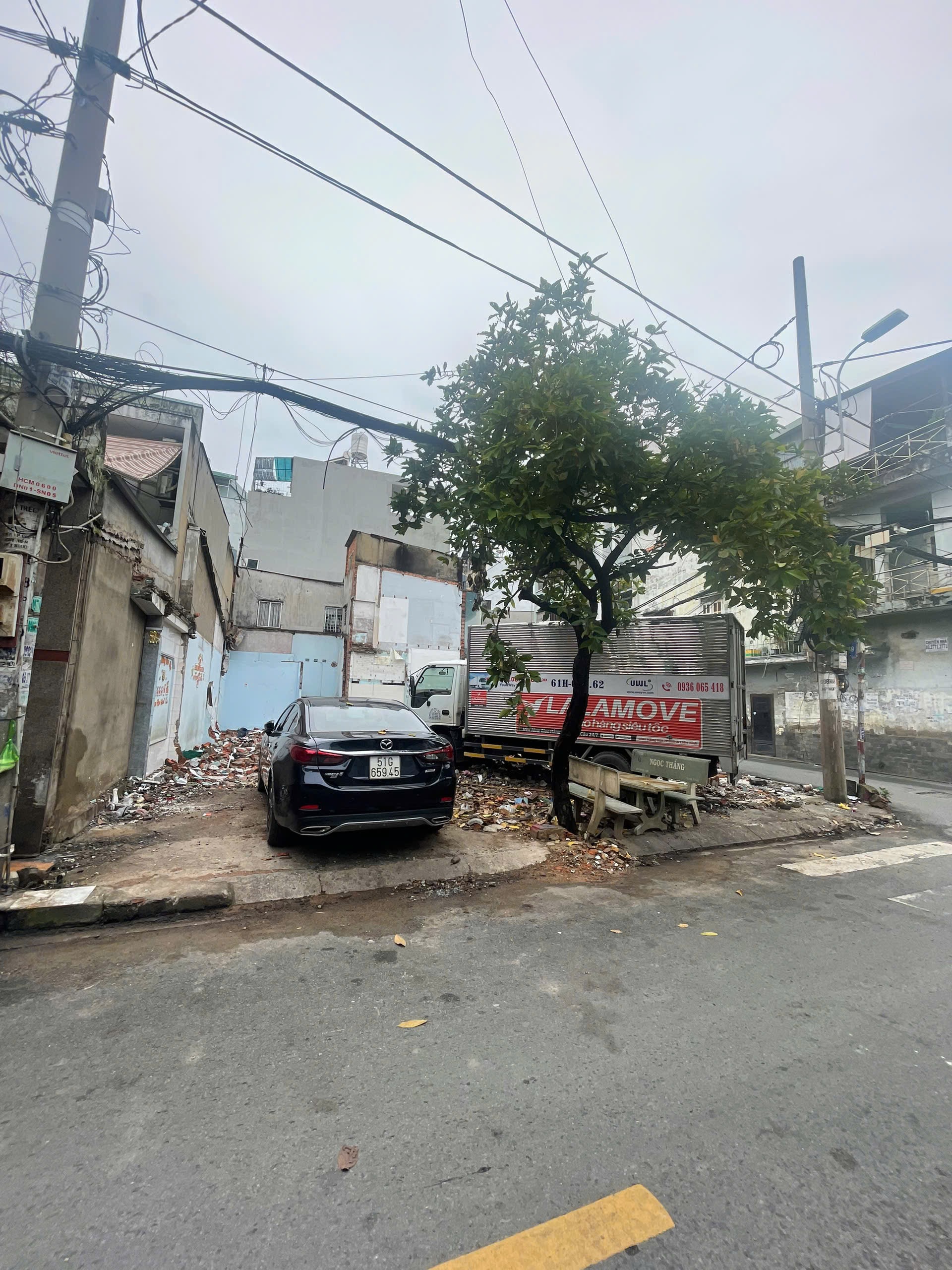 Bán Nhà hẻm Tân Kỳ Tân Quý 4.6 (4.8 ) x 15.5 Chính chủ gửi bán Độc Quyền  Bán 3 lô đất góc 2  mặt tiền 688 TÂN KÌ TÂY QUÝ  BHH Bình Tân 
ĐÃ CÓ  SỔ HỒNG RIÊNG  TỪNG LÔ
 Lô 1 : 4m7 x 15.5m( 75,2 m2) 
 Giá Bán : 6 tỷ  .. bớt lộc 

