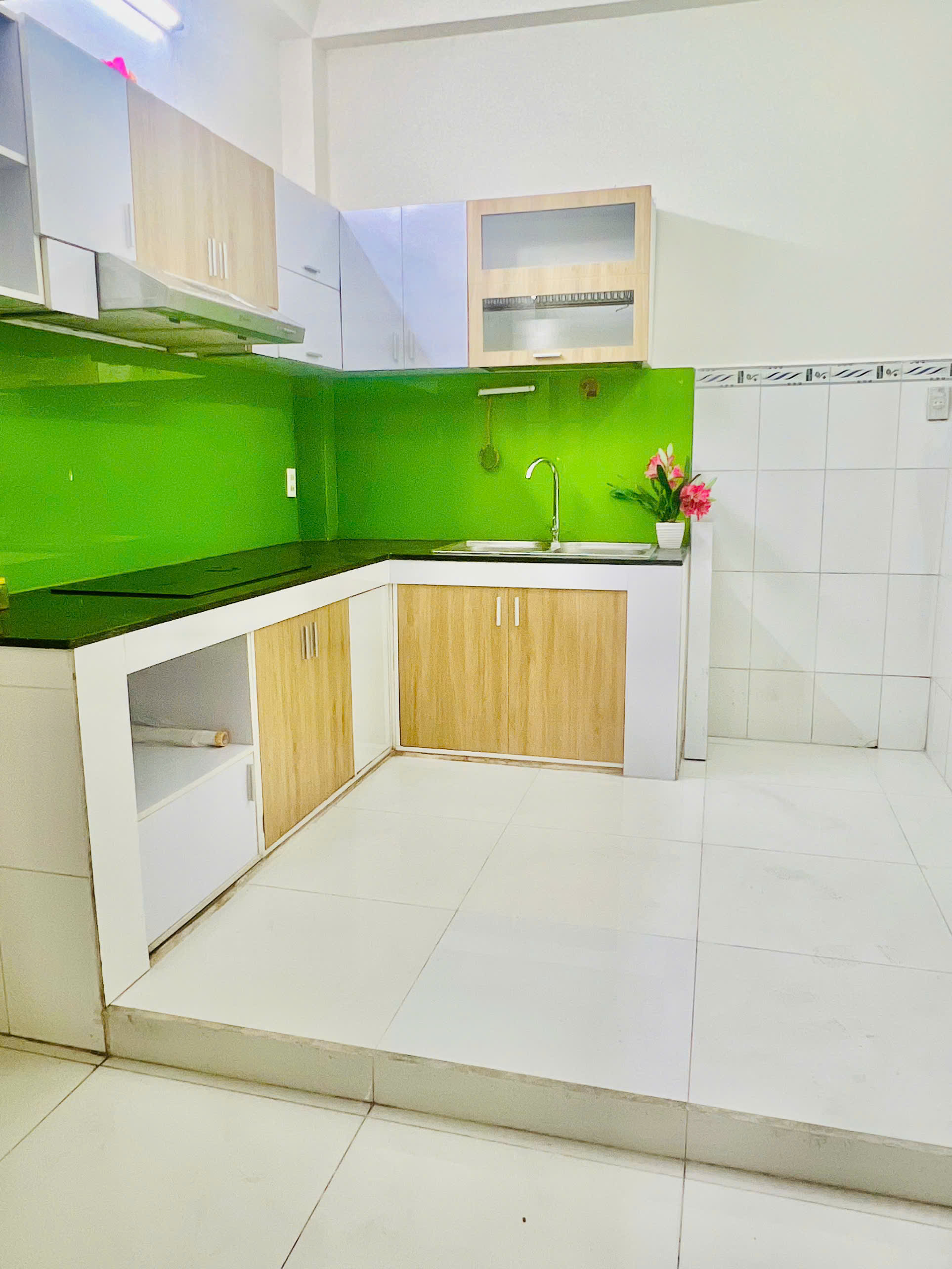 Bán Nhà hẻm Hồ Đắc Di 4.07x10.01 ( tóp 4.0 Trệt 2 lầu có 4PN 3WC 