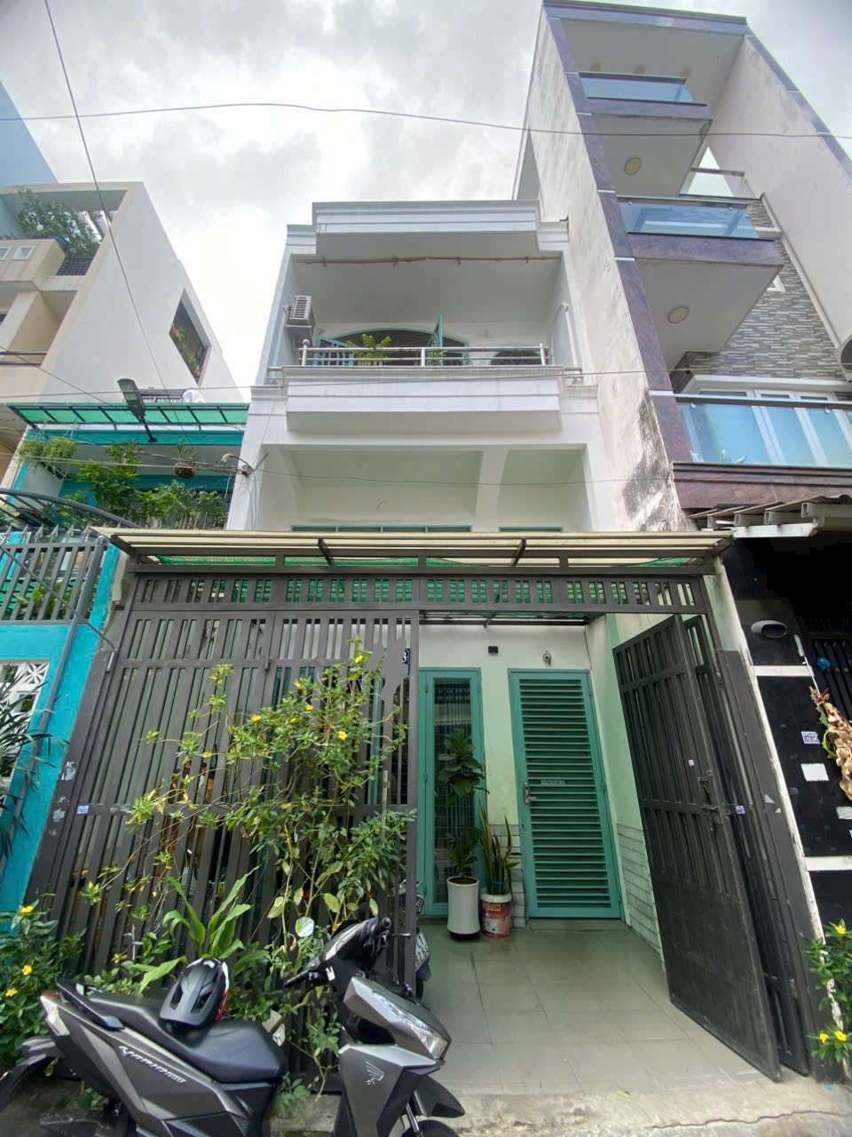 Bán Nhà hẻm Khuông Việt 4.45X22.7 Trệt 2 lầu đang có 5PN kinh doanh lối đi riêng 