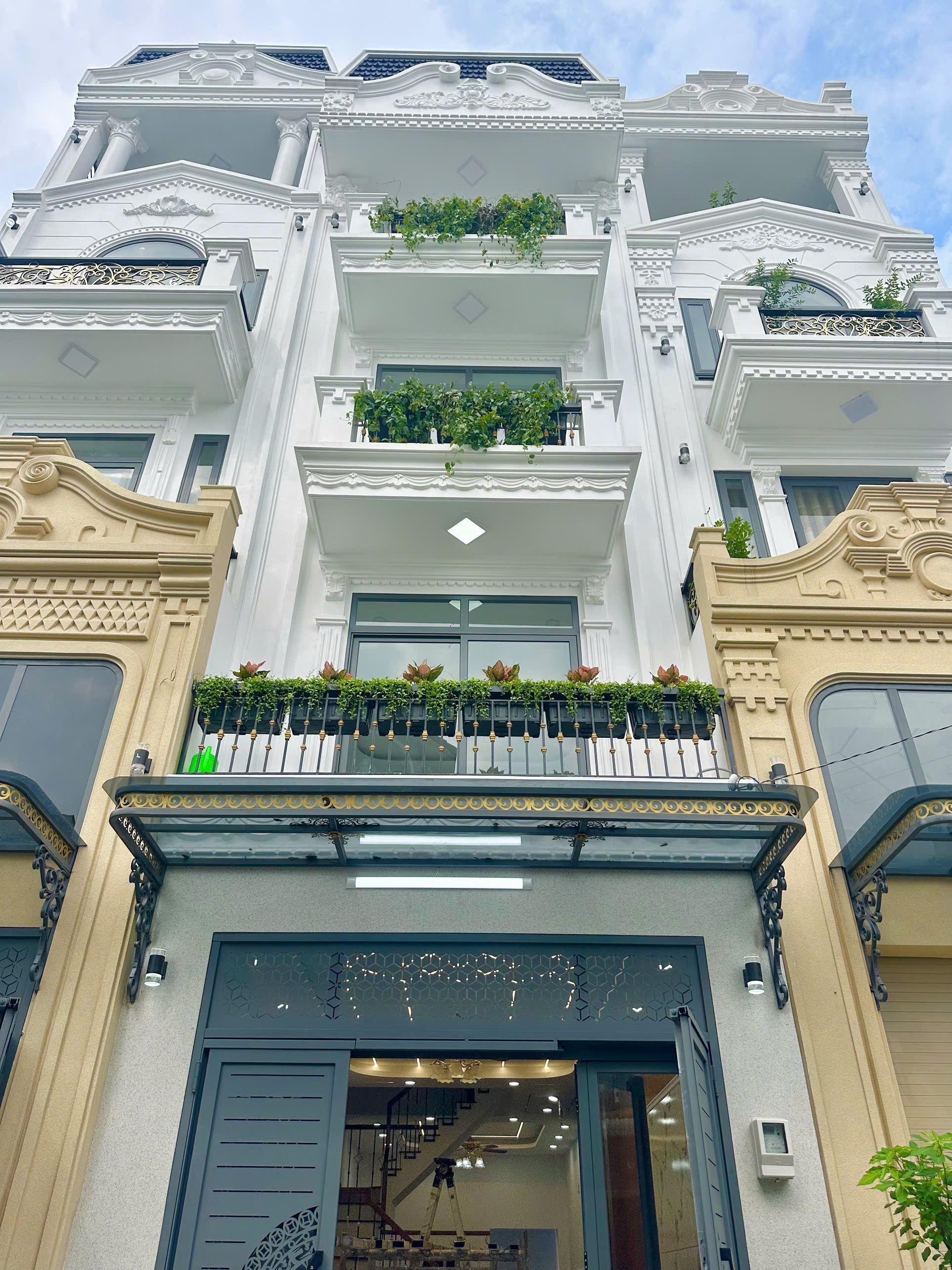 NHÀ ĐẸP HẺM 8M THÔNG KÊNH NƯỚC ĐEN