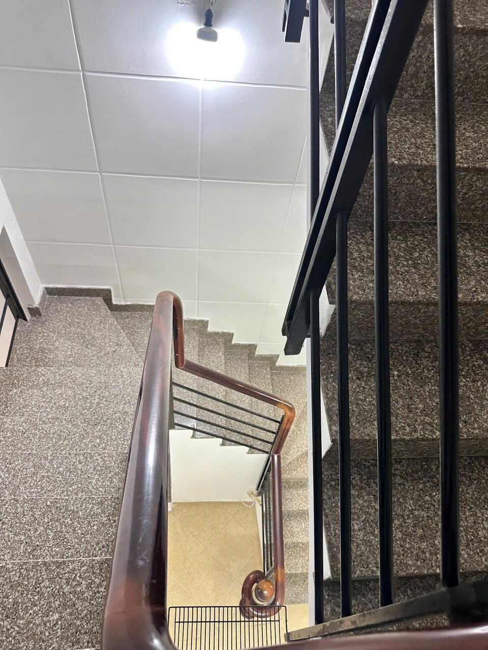 Bán Nhà hẻm  Lê Văn Huân (3,75m x 12,4m) Kết cấu: 1 trệt, 2 lầu có 3 phòng ngủ