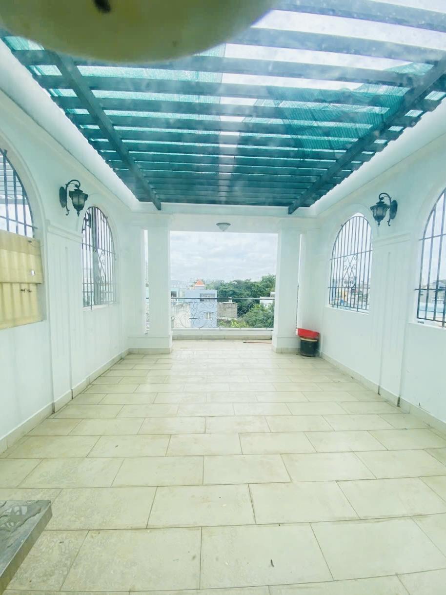 Bán Nhà mặt tiền Lương Minh Nguyệt 96.6m2 (4x24.5) Mặt tiền Lương Minh Nguyệt, Tân Phú [4x24] Giá 13.9 tỷ TL
• Kết cấu: 1 trệt, 3 lầu, sân thượng trước sau
• Thiết kế 6PN khép kín, có chừa ô lắp thang máy. Xe hơi ngủ trong nhà
• Vị trí đẹp, gần khu Tô Hiệu, Đầm Sen, giáp Quận 11, thuận tiện kinh doanh hoặc làm văn phòng, spa, căn hộ dịch vụ.