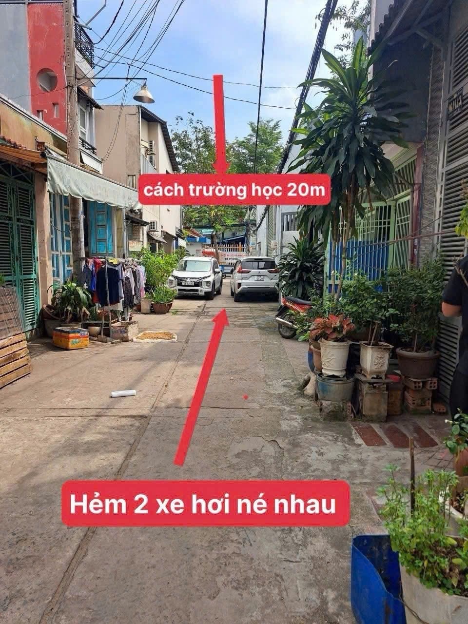 Nhà Hẻm Tân Kỳ Tân Quý, BHH, Bình Tân Hẻm 6m – 2 ô tô né nhau DT: 4 x 14 (51m²) – BTCT Kết cấu: Trệt + 1 Lầu Công năng: 2PN – 2WC Giếng trời + ban công thoáng mát Cách kênh chỉ 20m, sát trường học, chợ Khu dân cư hiện hữu, vị trí đẹp – tiềm năng tăng giá 