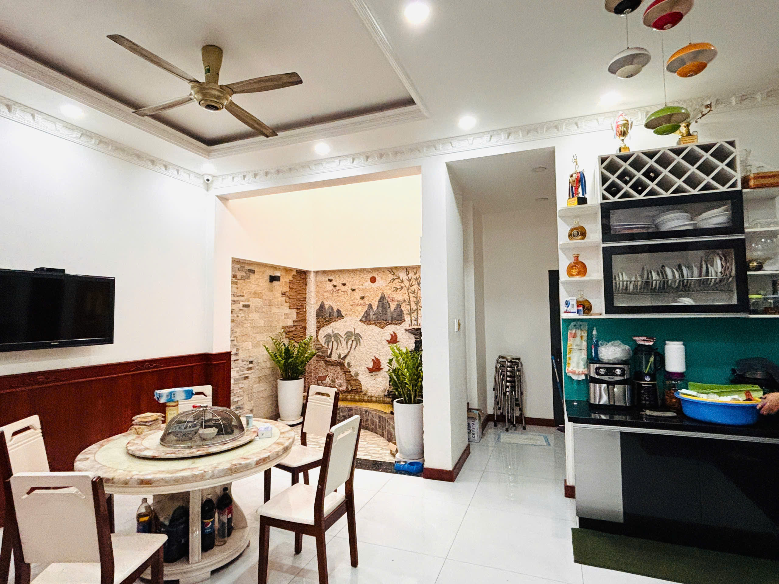 Bán Nhà mặt tiền Nguyễn Văn Huyên 7x17m trệt 3 lầu