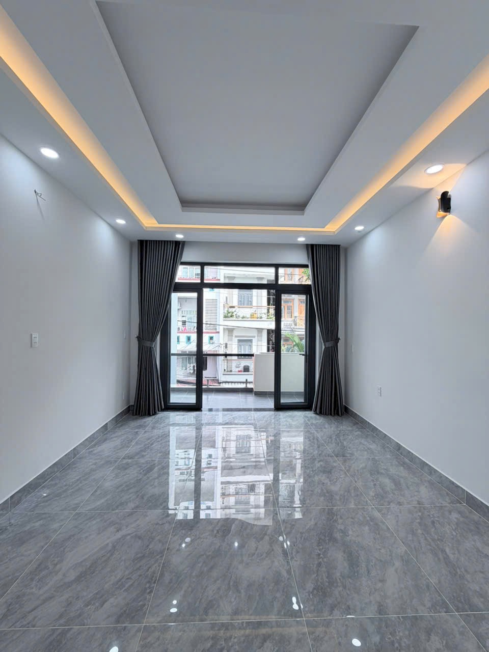 Bán Nhà hẻm Nguyễn Hữu Tiến 4x16m Lửng , 2 lầu st mới
Hẻm 12m