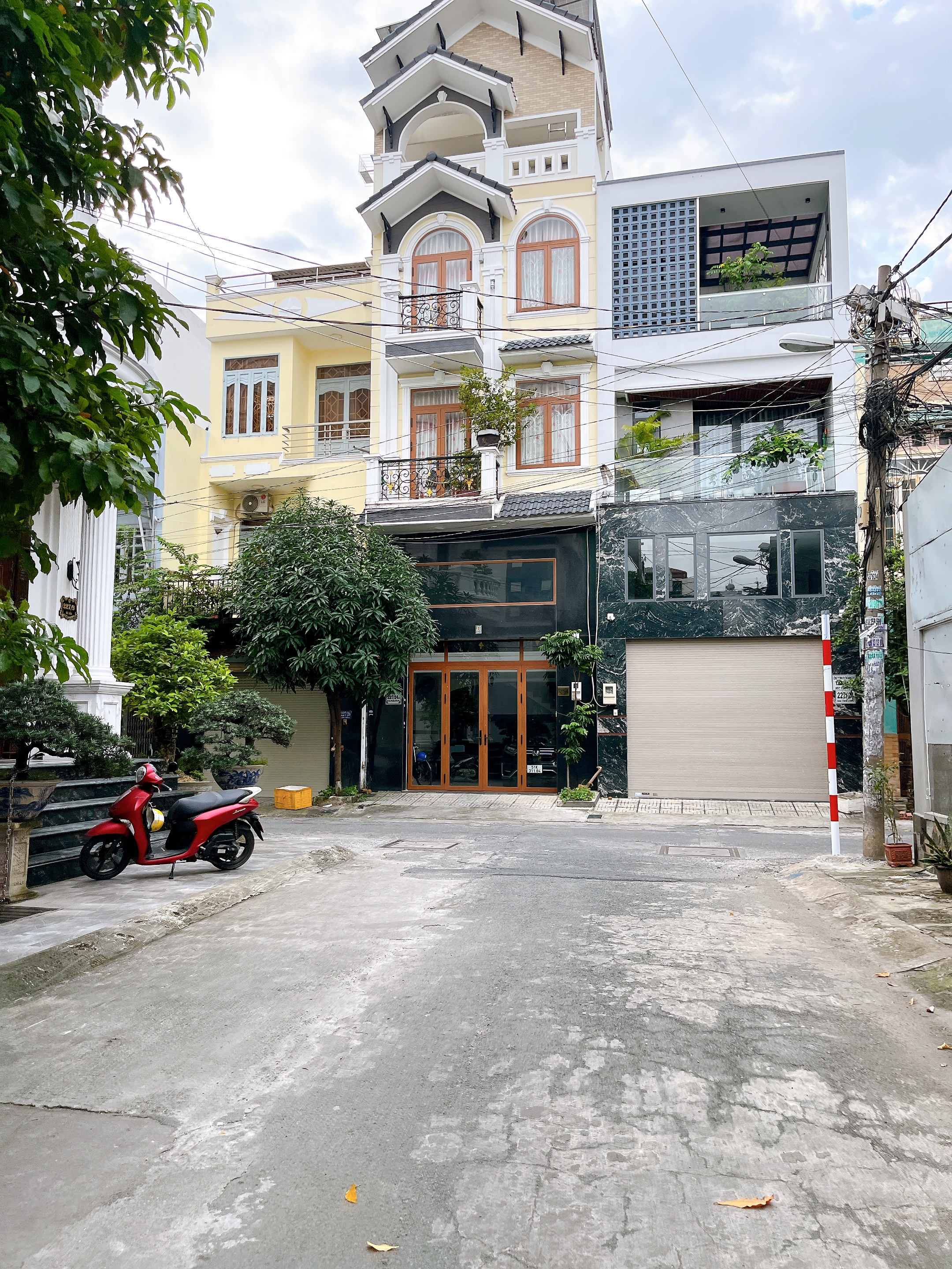 Bán Nhà hẻm Gò Dầu 9,3x18m (NH 10met) Nhà cấp 4 tiện xây mới
Hẻm rộng 8met 
Hai mặt tiền trước sau