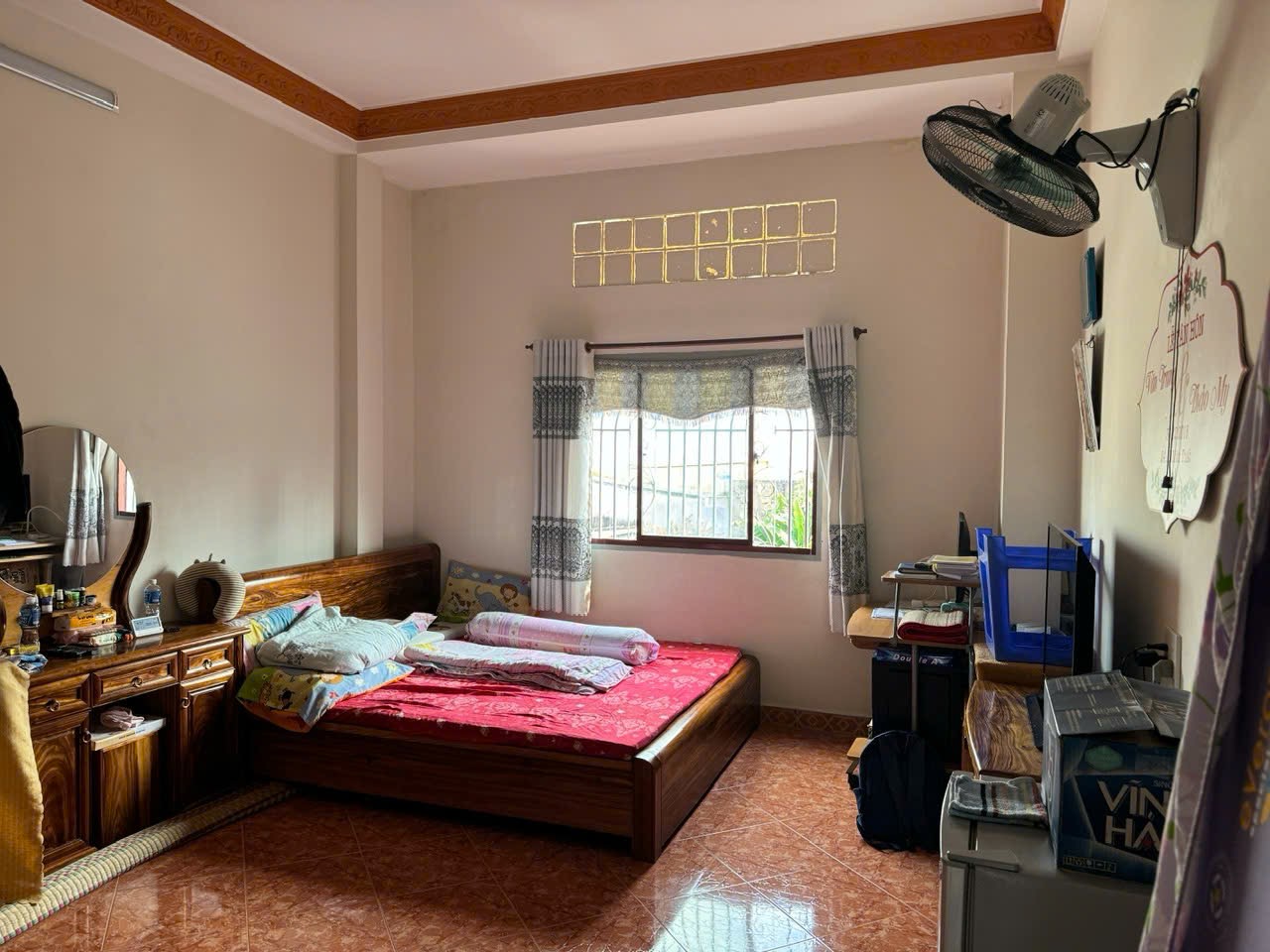 Bán Nhà hẻm Tân Sơn Nhì 4m❌16.2m(65.6m2) 1/ Tân Sơn Nhì sát mặt tiền. Nhà đúc 2lầu, có sân thượng. Gồm 3 PN, 3 nhà tắm