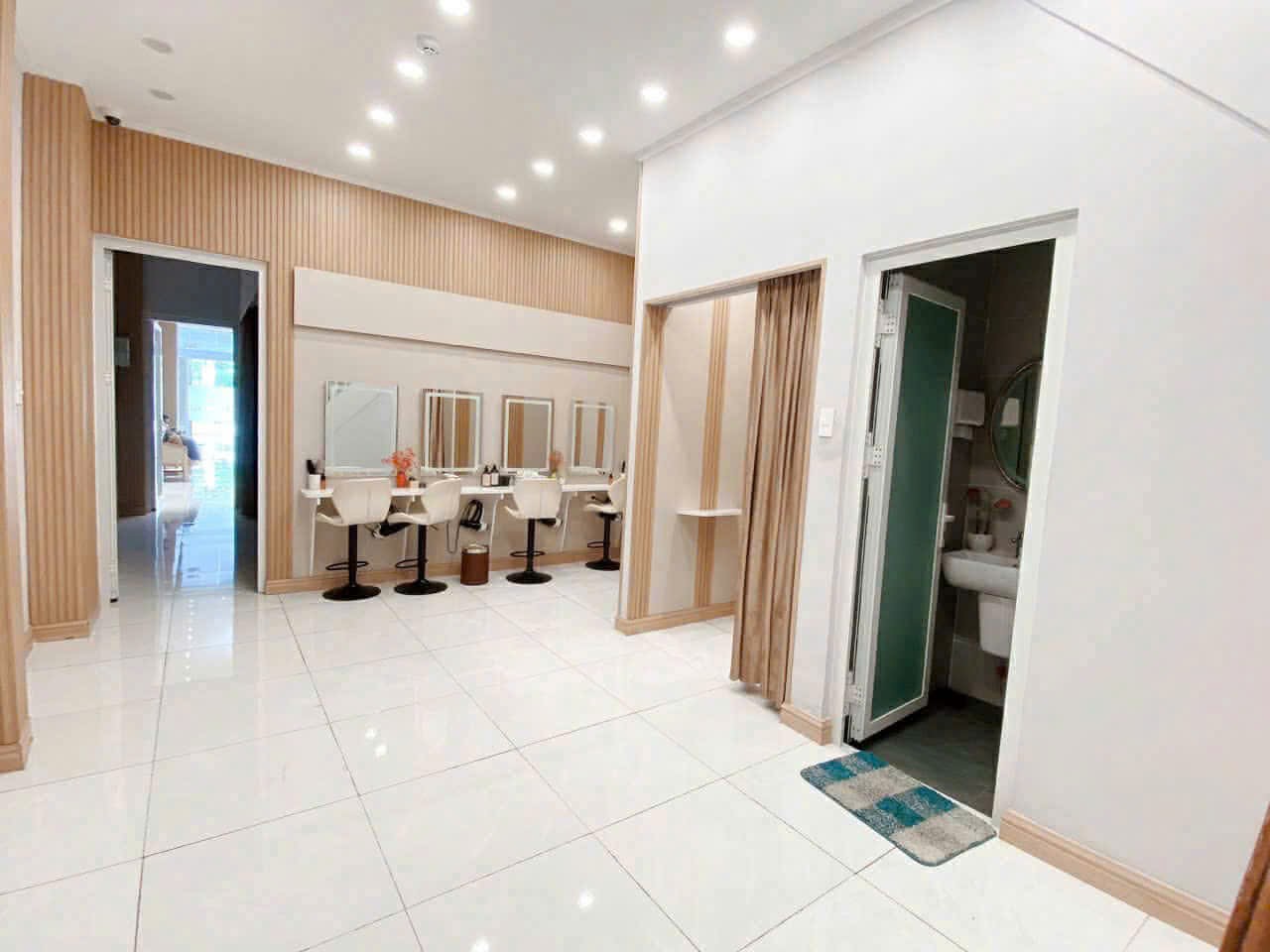 Bán Nhà mặt tiền  Âu Cơ 4.1m/4.65mX26 (88m2) MTKD Âu Cơ gần ngã 3 Nguyễn Hồng Đào. Đối diện Khu Căn hộ. Đúc 2lầu, sân thượng.