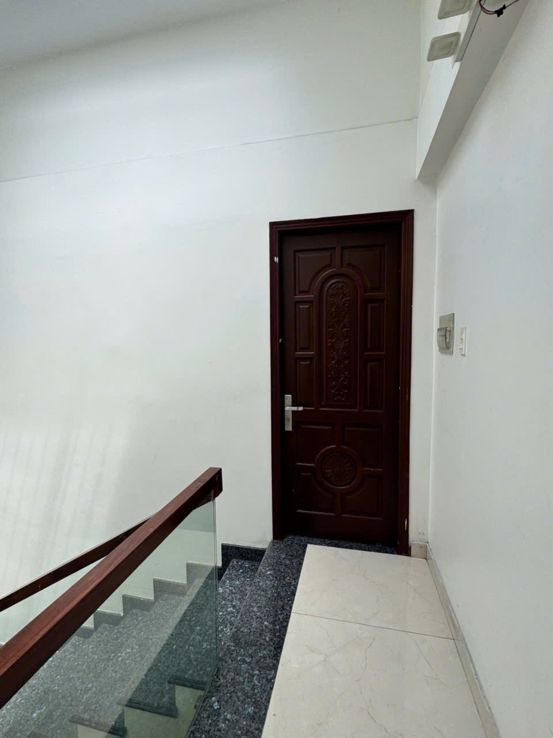 Bán Nhà mặt tiền Vườn Lài 4.25 x 15.85m 2 lầu