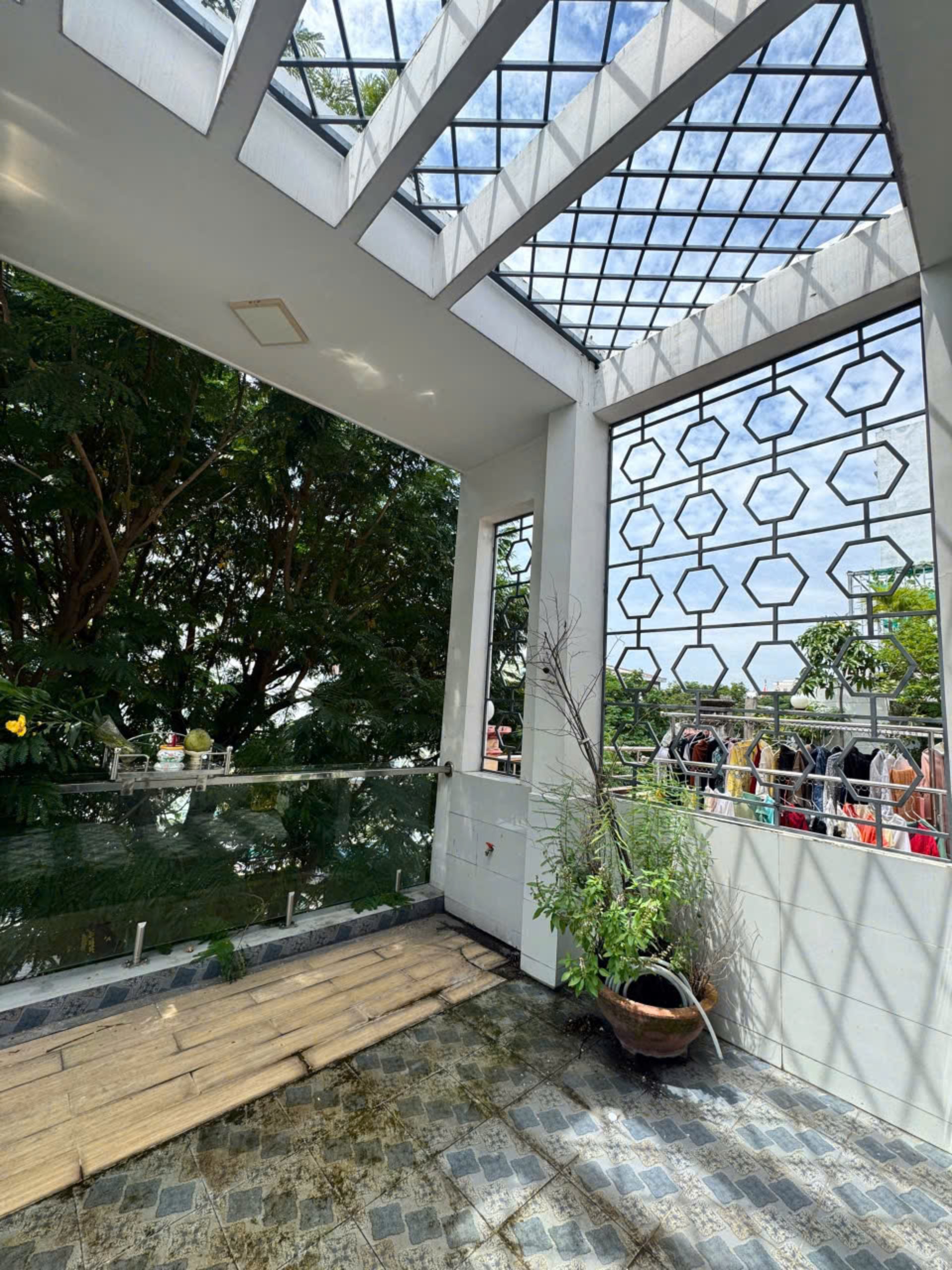 Bán Nhà mặt tiền Vườn Lài 4.25 x 15.85m 2 lầu