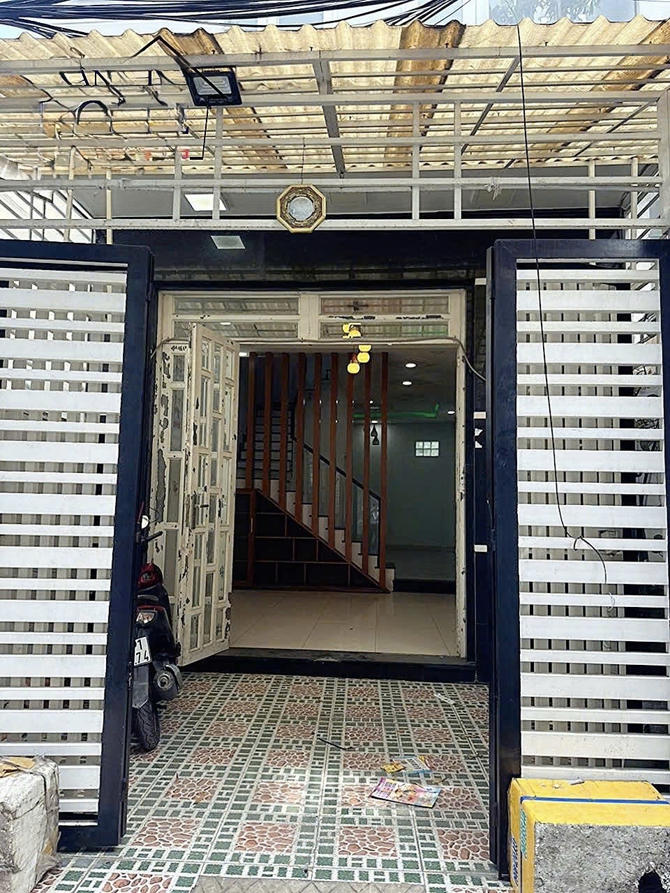 Nhà Hẻm  Bờ Bao Tân Thắng, 4.4 x 14 nở hậu 4.58m, 1 trệt 2 lầu, hẻm thông, đang cho thuê 10tr, giá 5.8 tỷ 