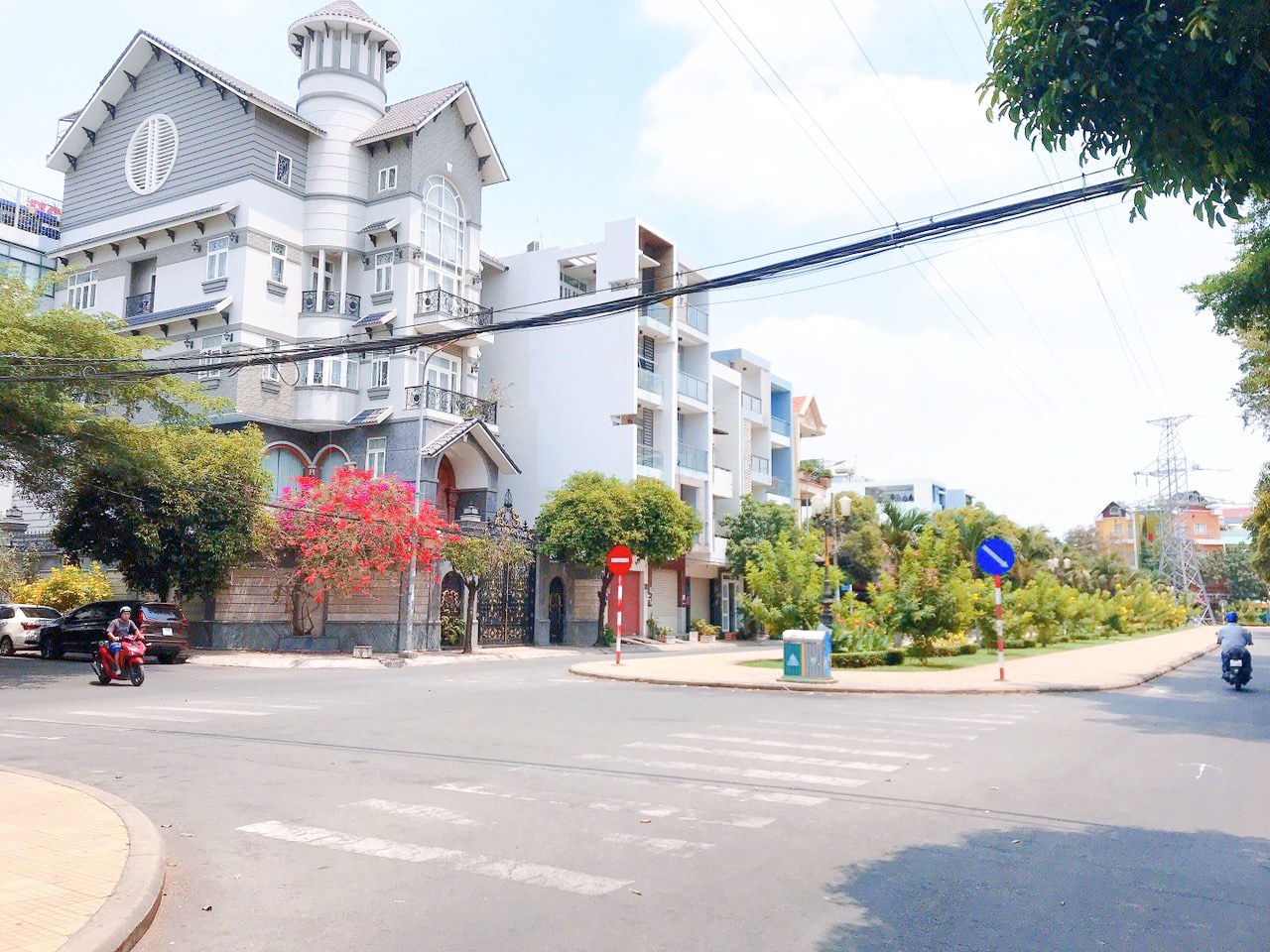 Bán Nhà mặt tiền Lê Thúc Hoạch 4x20m