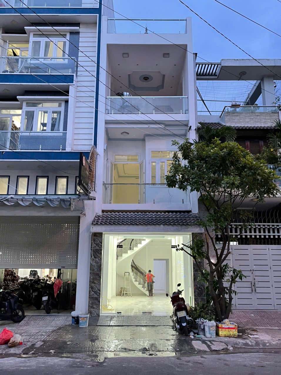 Bán Nhà mặt tiền Võ Công Tồn 4mX24m Gần ngã 3 Tân Hương. Nhà đúc 2lầu. ST