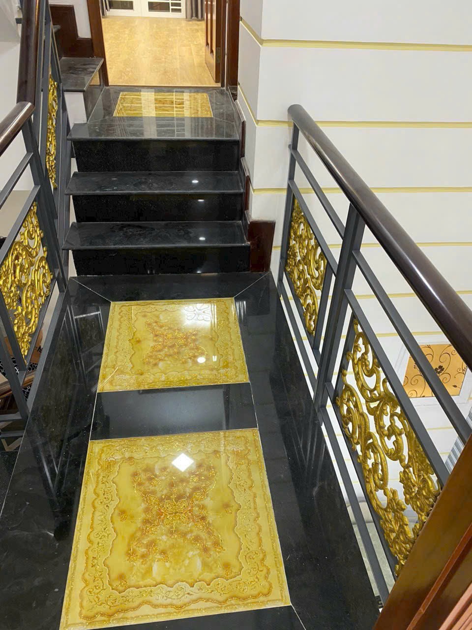 Bán Nhà hẻm Lê Ngã 4m x 12m 1 trệt 2 lầu 1 sân thượng đẹp. Đường rộng 12m thông