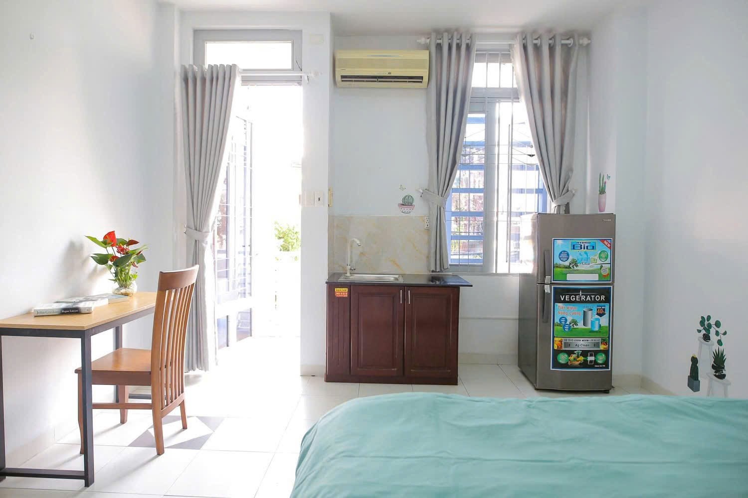  Bạch Đằng P:02 Tân Bình  Dt : 4m x 26m KC : 1 trệt 3 lầu  