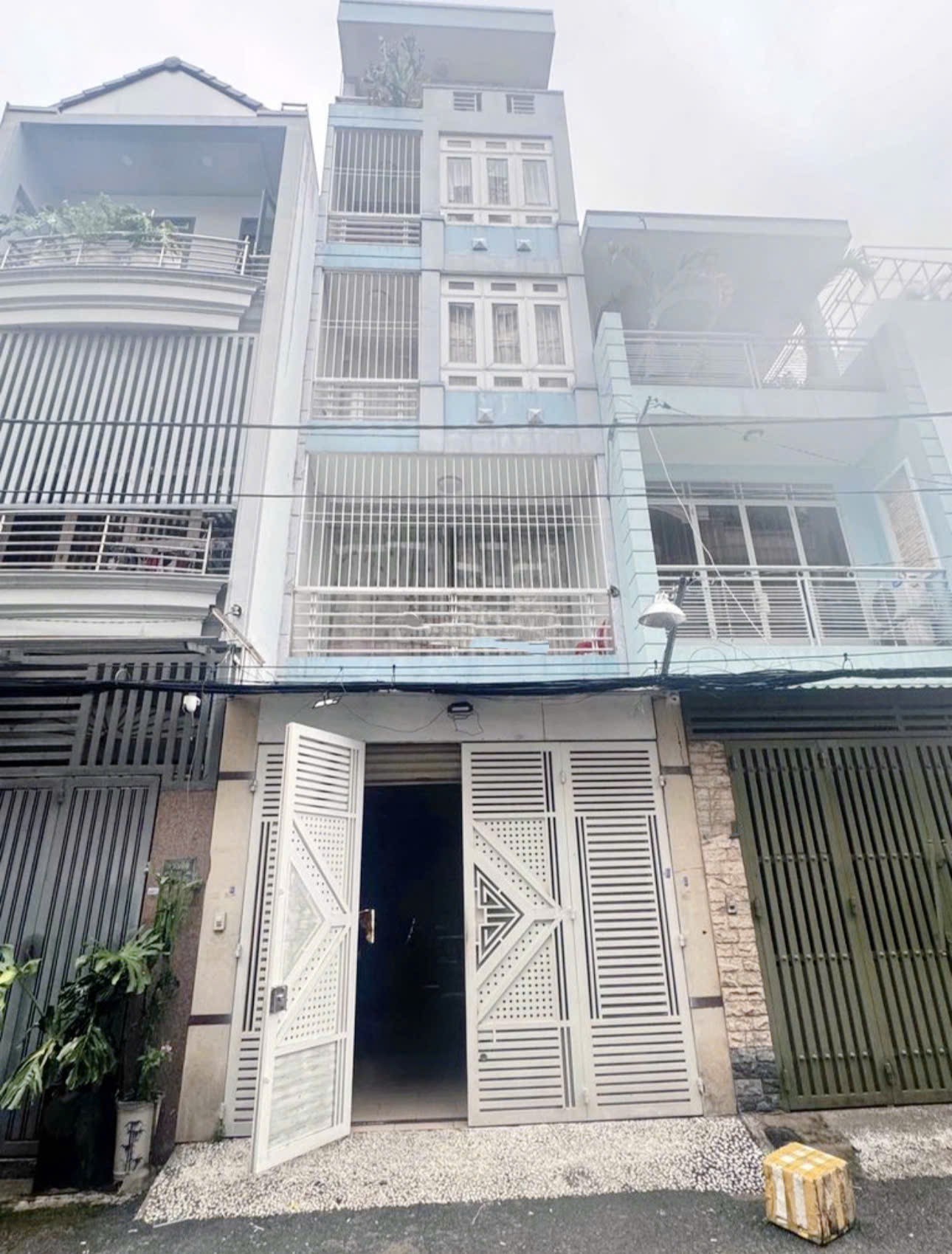 Bán Nhà hẻm Thoại Ngọc Hầu 4x16m 1 trệt 3 lầu sân thượng, 6 phòng ngủ, 6wc, hẻm xe hơi rộng 8m thông