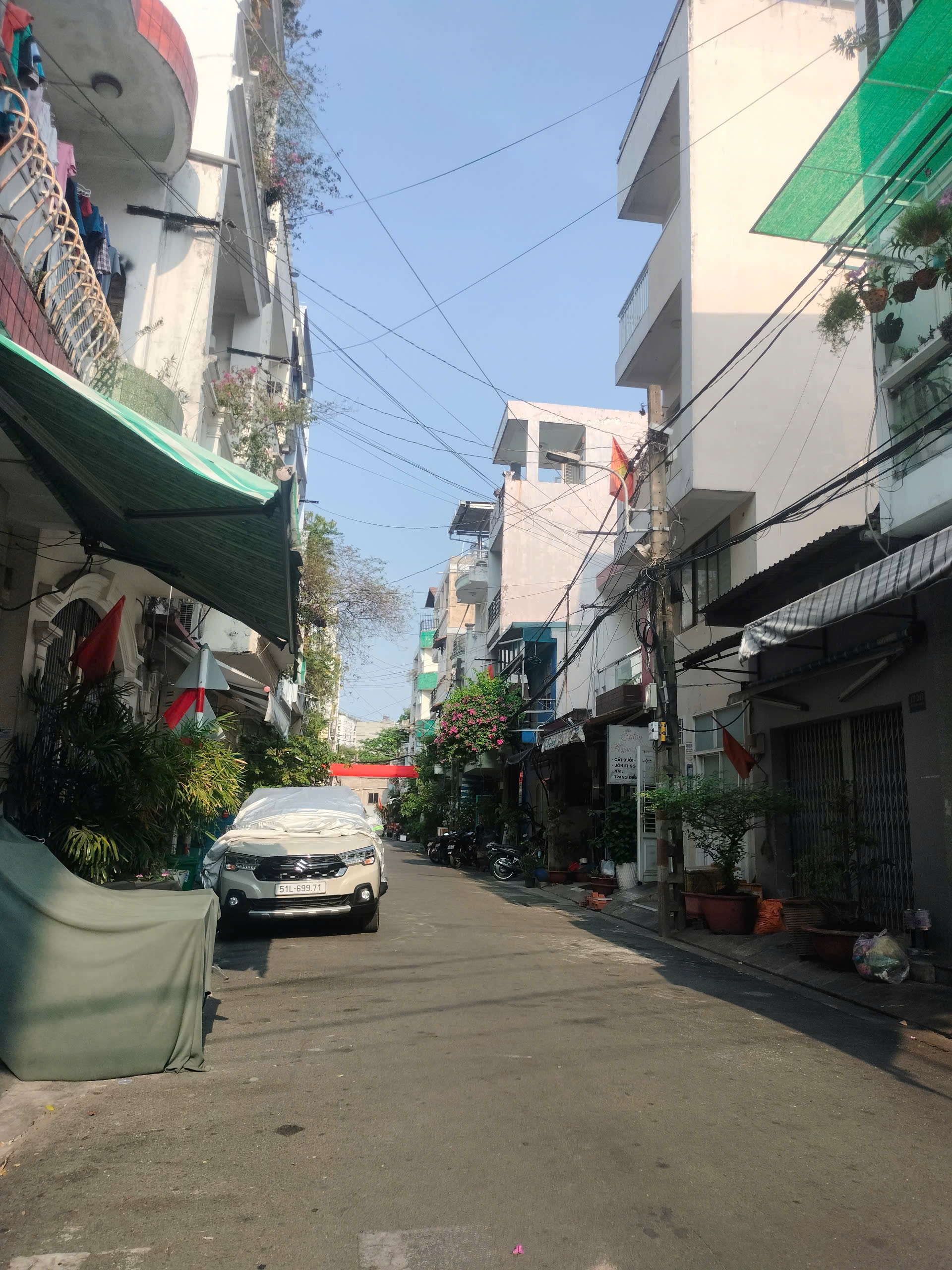 Bán Nhà hẻm Lê Thúc Hoạch   Đường 8m
Dt: 4x22m cấp 4 
Giá 7.7 tỷ 