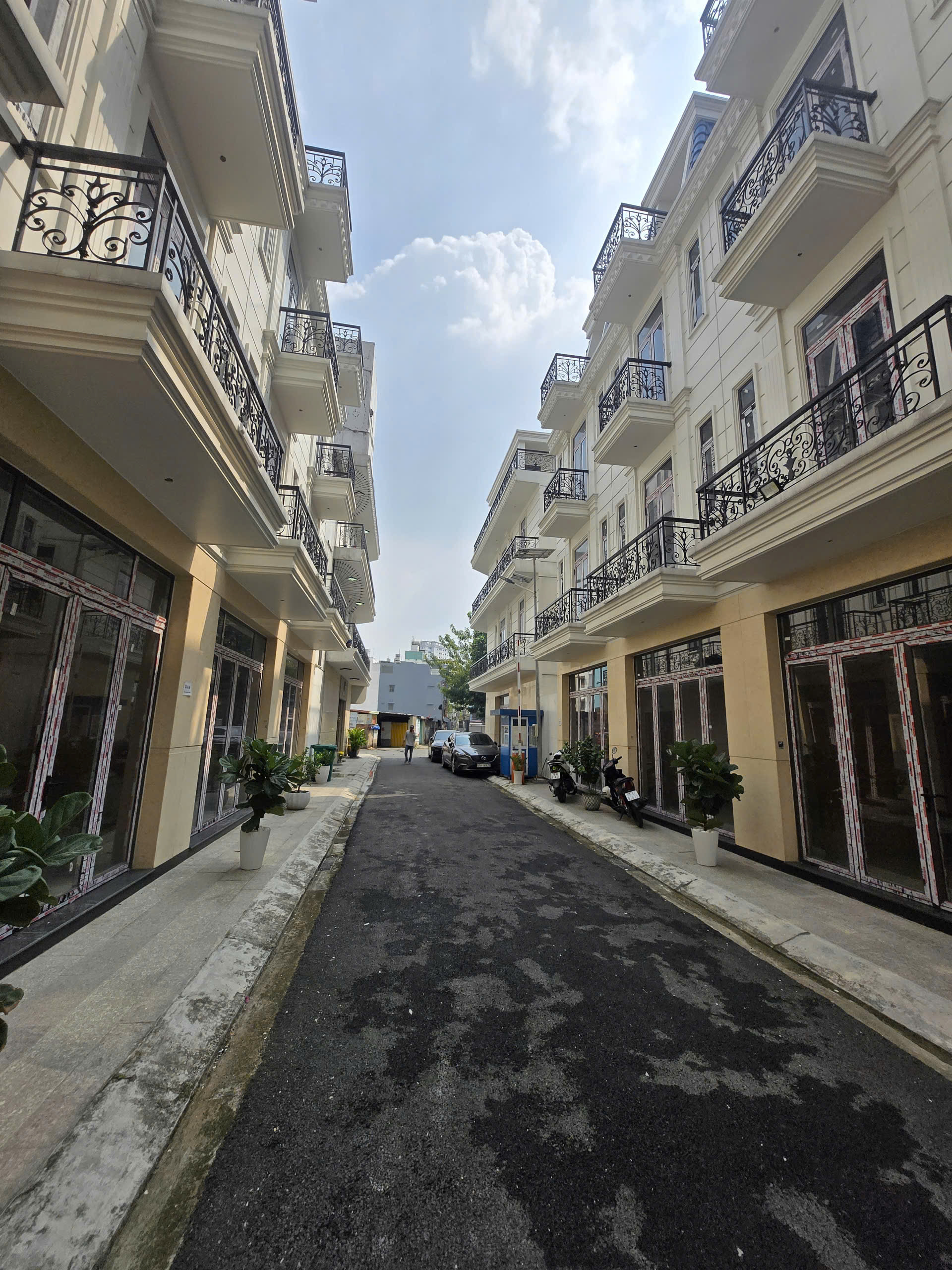 NHÀ HẺM Trịnh Đình Trọng, 4 x 16.20m vuông vức, 1 trệt 3 lầu, hẻm 7m, 