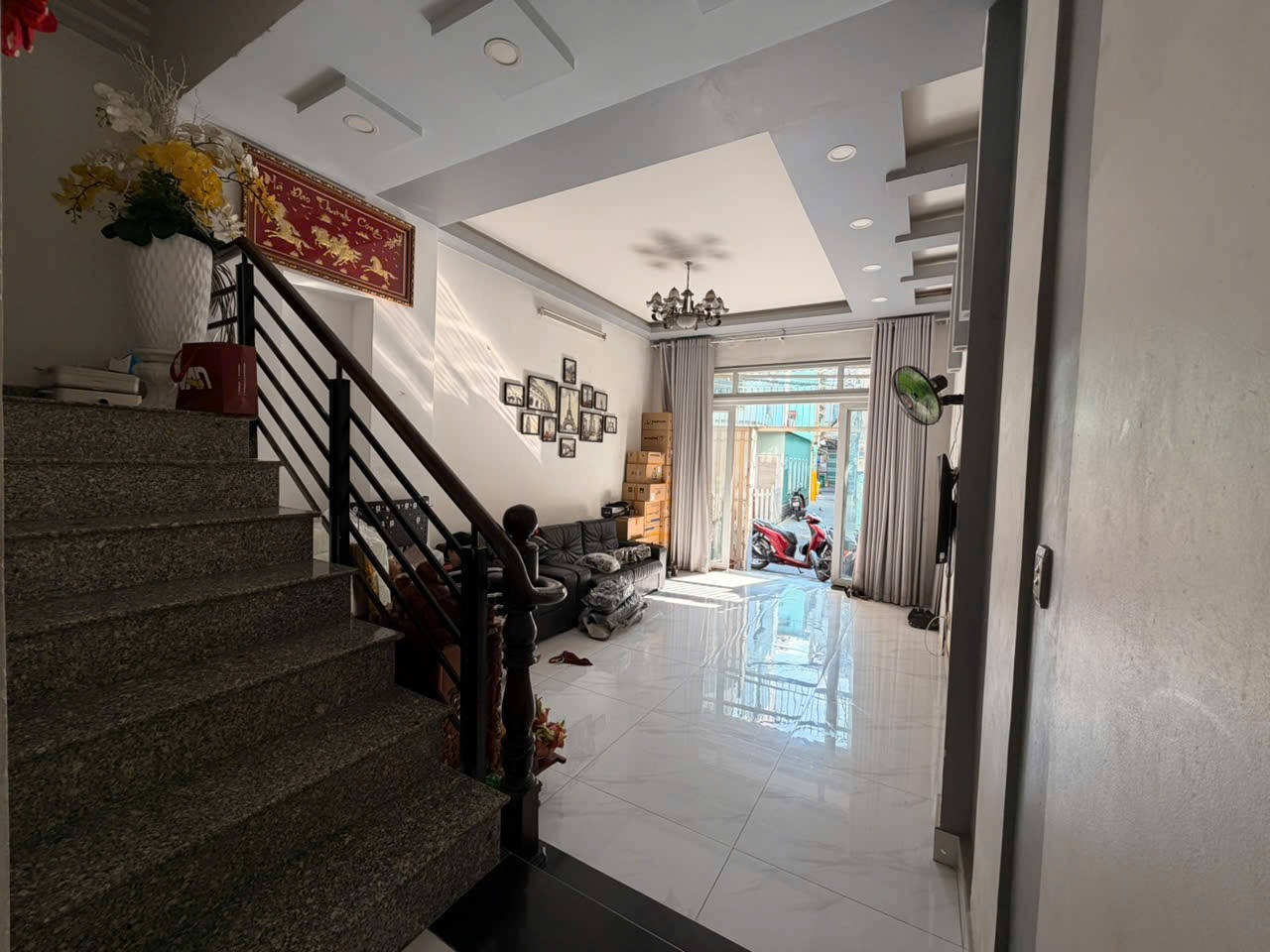 HẺM NHỰA 2 OTO TRÁNH. GẦN NHÀ THỜ HẦM