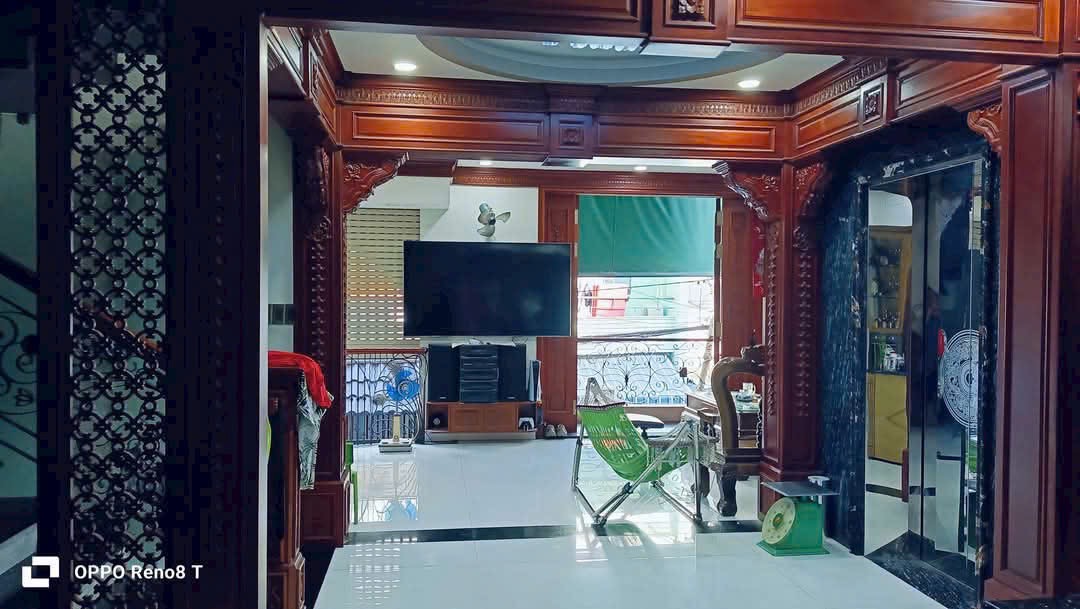 Bán Nhà hẻm Tân Hương 8m x 12m 1 trệt 1 lửng 2 lầu 1 sân thượng. Có thang máy