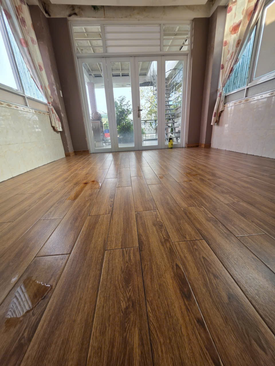 Bán Nhà mặt tiền Trần Hưng Đạo 4.3x18.5m nở hậu 6.7 1 Trệt 3 Lầu ST, Đang cho thuê 35tr/tháng, Đường rộng 16m