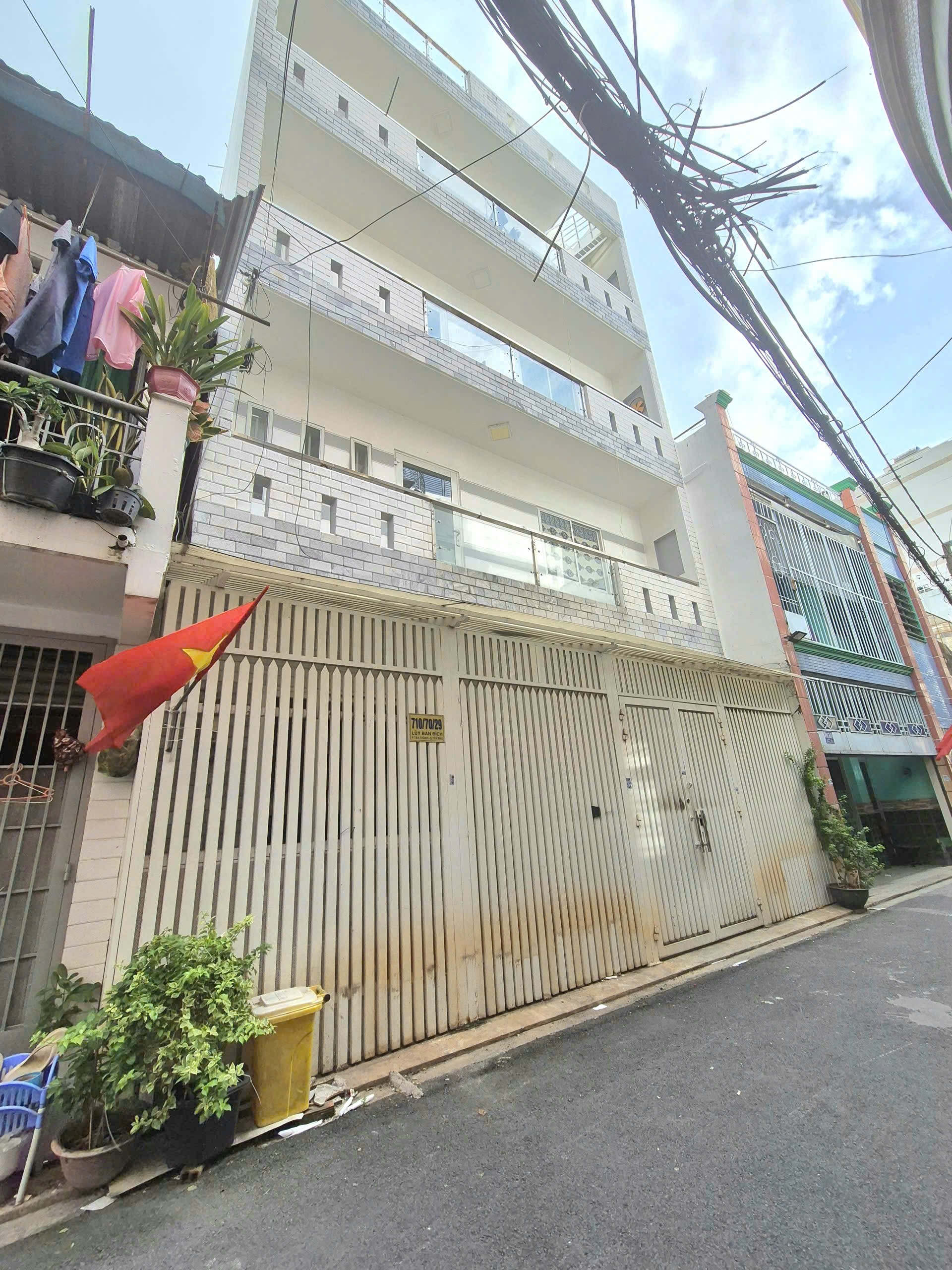 Bán Nhà hẻm Lũy Bán Bích 14x8m Nhà 2 căn, 1 căn 1 lầu (đang cho thuê 8tr), 1 căn 3 lầu (đang cho thuê 12tr), Hẻm 8m