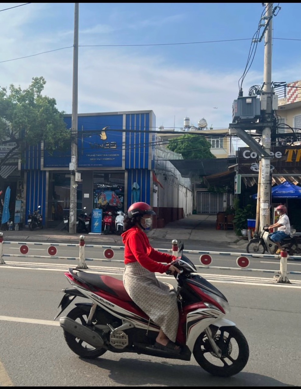 Bán Nhà mặt tiền Lê Văn Quới 7.2m x 30m NH 7.5m  Góc 2MT  Lê Văn Quới - Cực Đẹp
	•	Thuê: 67tr/th – TT 6th/lần
	•	Giá: 30 tỷ
