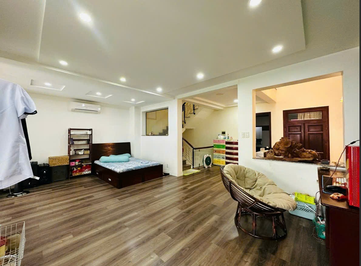 Bán Nhà mặt tiền Lê Lăng 6.7 x 18m 2 lầu st