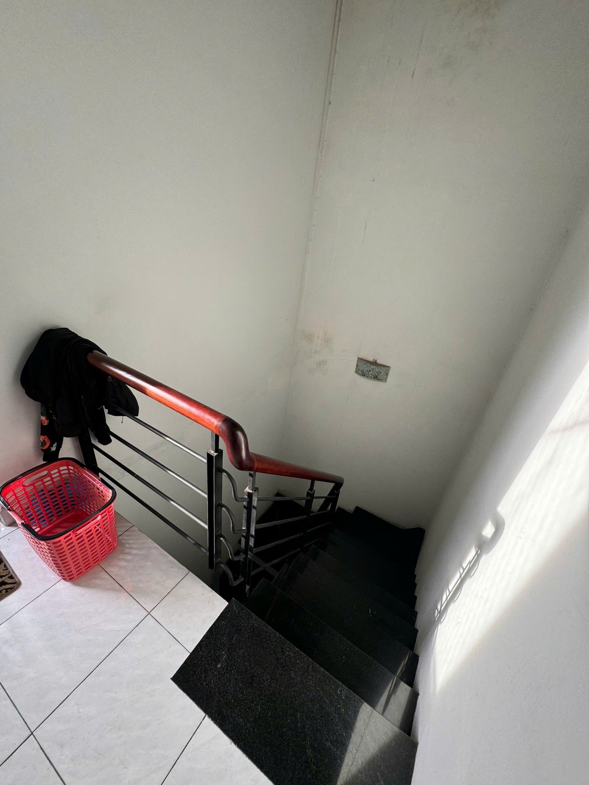 NHÀ GIÁP TÂN PHÚ – TÂN HƯƠNG – TÂN SƠN Gần CV Kênh Nước Đen – Lê Thúc Hoạch DT: 4 × 14m – Sổ hồng mới 2025  Kết cấu: 1 trệt 2 lầu – 3 PN – sân phơi sau Nhà Hẻm Đường số 5D, P. Bình Hưng Hòa A, Q. Bình Tân