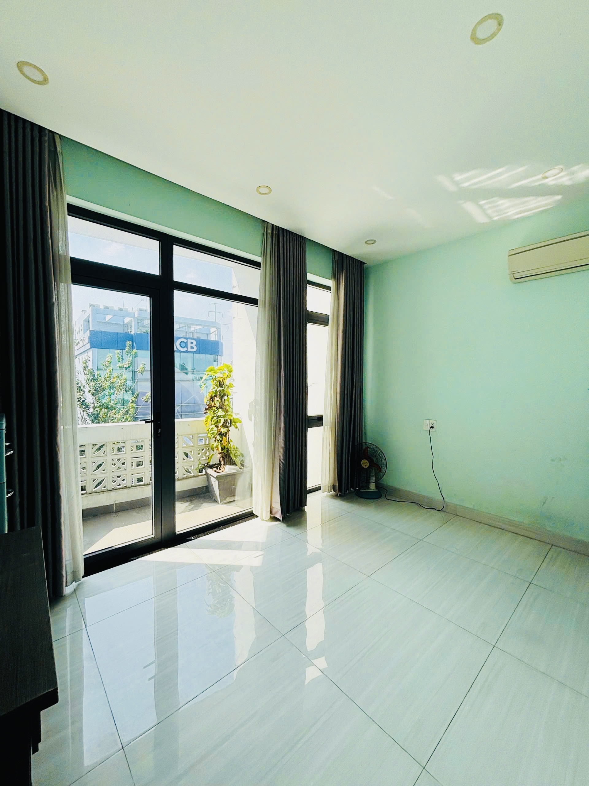 MẶT TIỀN KINH DOANH NGUYỄN SƠN ĐOẠN SÁNG ĐẸP