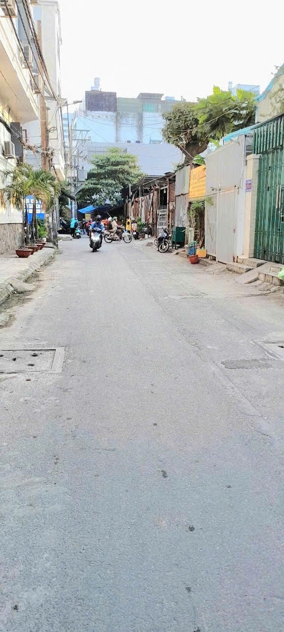 Nhà Hẻm Hoà Bình. Tân Phú. Dt:  4mx15m. Nhà 1 trệt 1 lầu.  