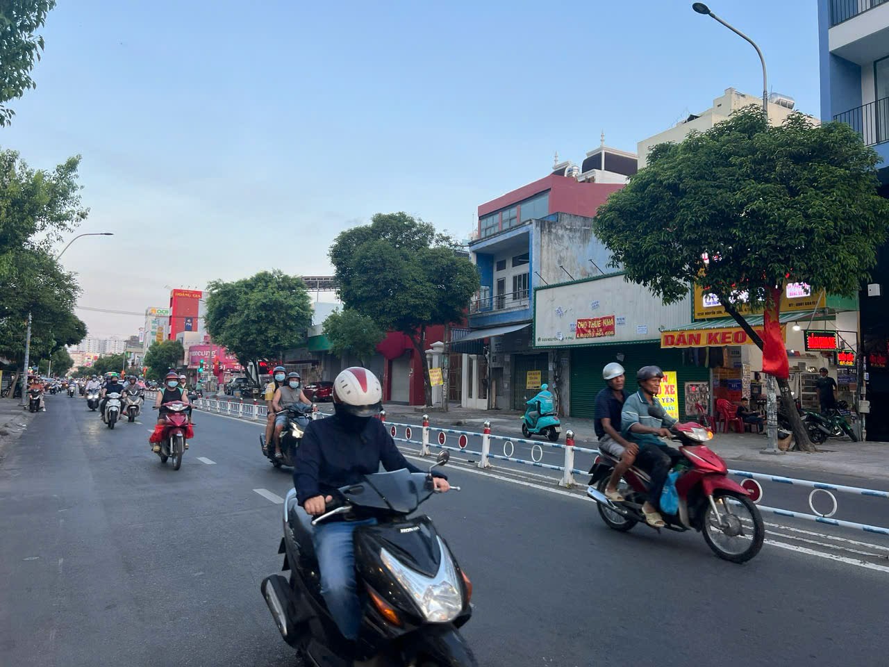 Bán Nhà mặt tiền Nguyễn Sơn 3.8x18m Nhà cấp 4, đang cho thuê có thu nhập sẵn, đường rộng 24m có lề